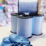 лента за балони цвят светло син магазин Нощна Фиеста Кашонът