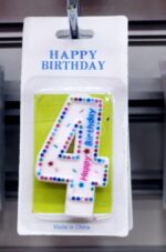 свещичка за торта с надпис нощна Фиеста -Кашонът